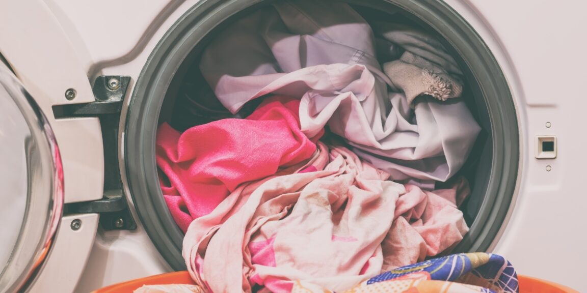 Como tirar os pelos da roupa com panos de máquina de lavar?