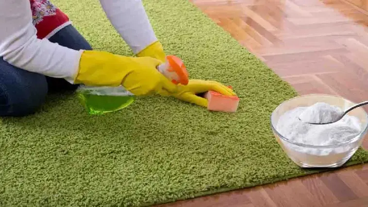 Veja por que você deve polvilhar bicarbonato de sódio nos tapetes de sua casa
