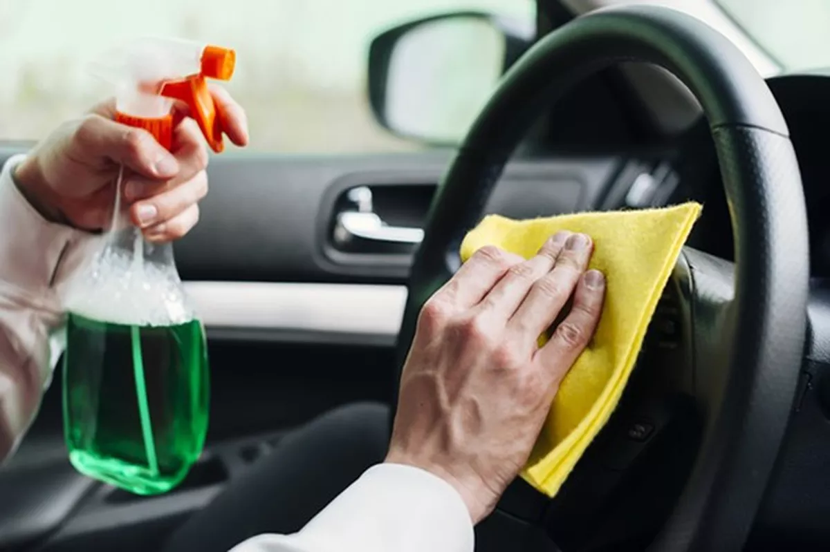 Como limpar o interior do seu carro e mante-lo impo por mais tempo