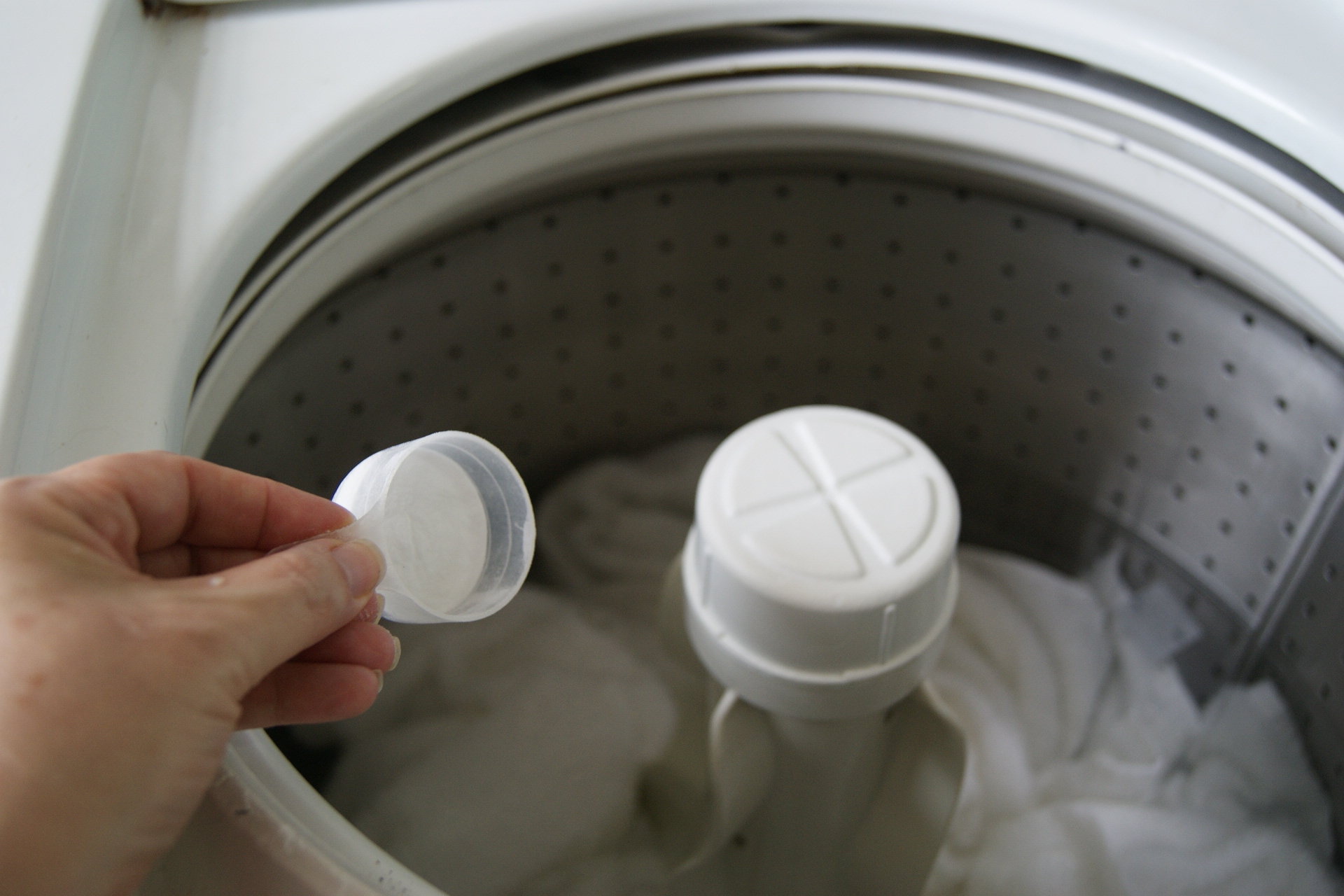 Minha máquina de lavar tem mau cheiro: veja como desodorizá-la