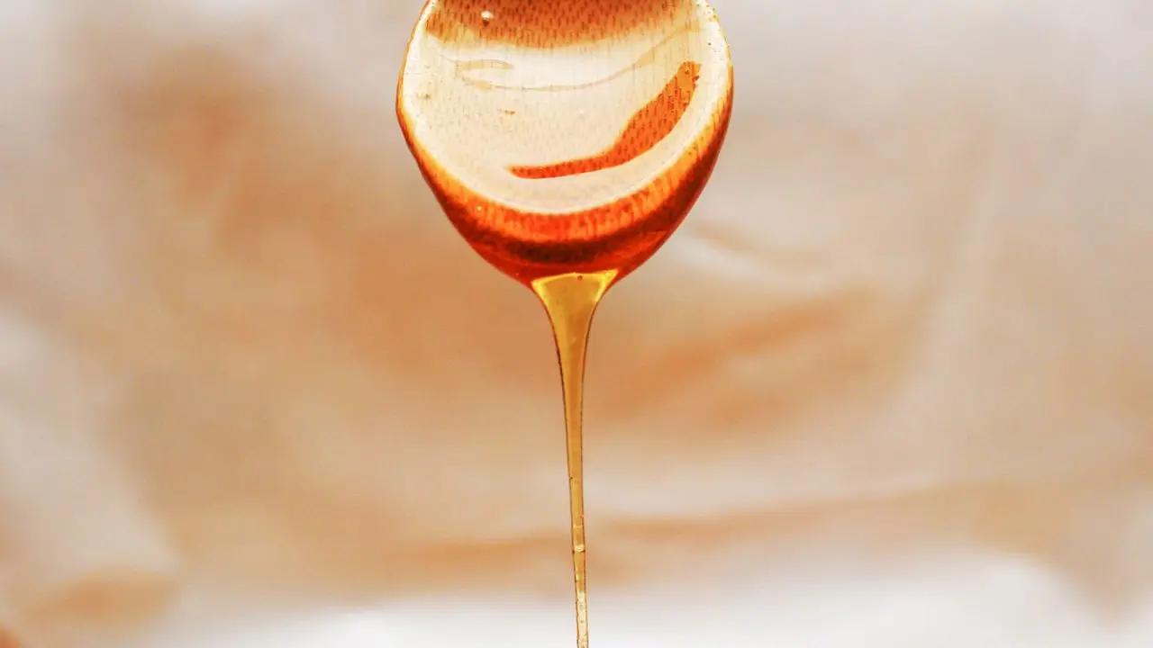 O truque para reconhecer se o mel está bom ou se está adulterado 