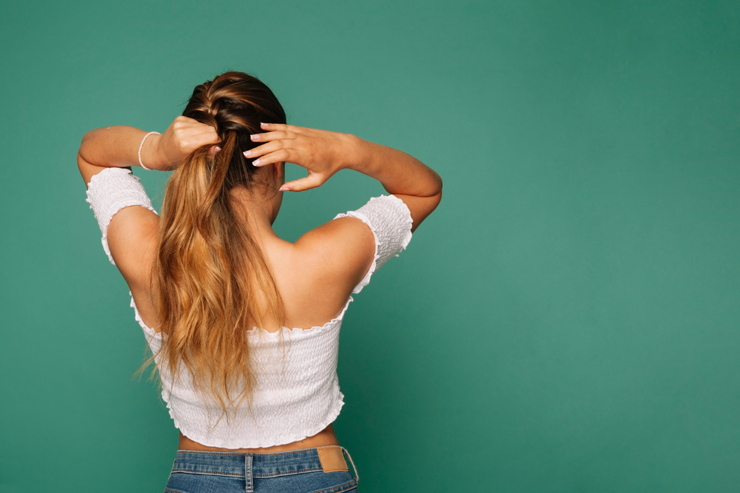 4 etapas para enrolar cabelos finos em casa como um profissional
