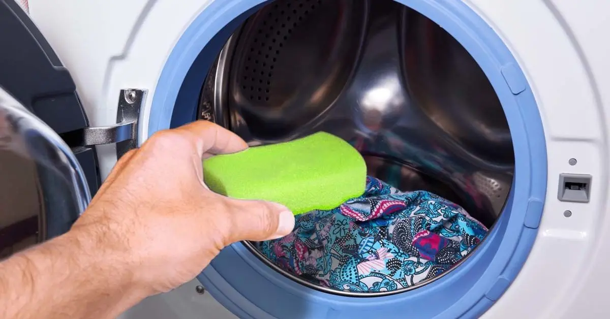 Veja como evitar fiapos nas roupas ao lavar na máquina de lavar