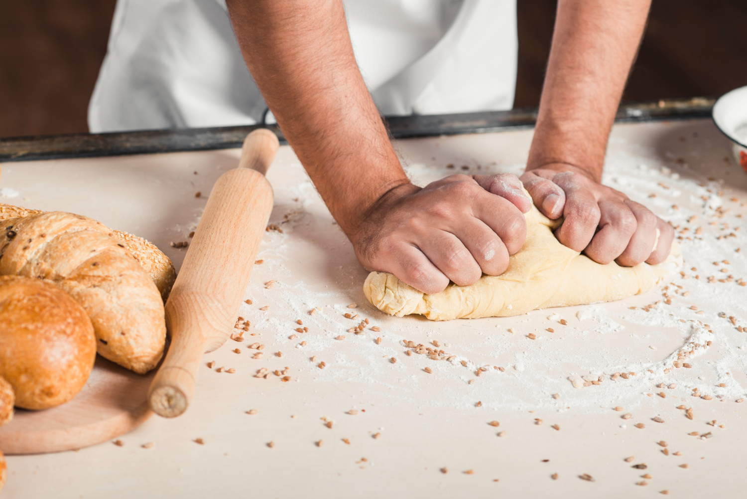 Aprenda a fazer um delicioso pão caseiro com esta receita fácil 