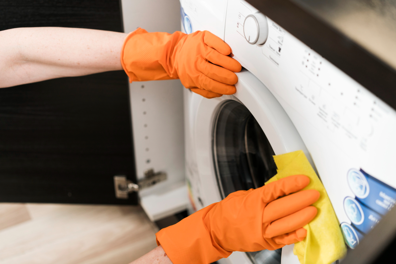 Descubra como o limão pode te ajudar a limpar sua máquina de lavar