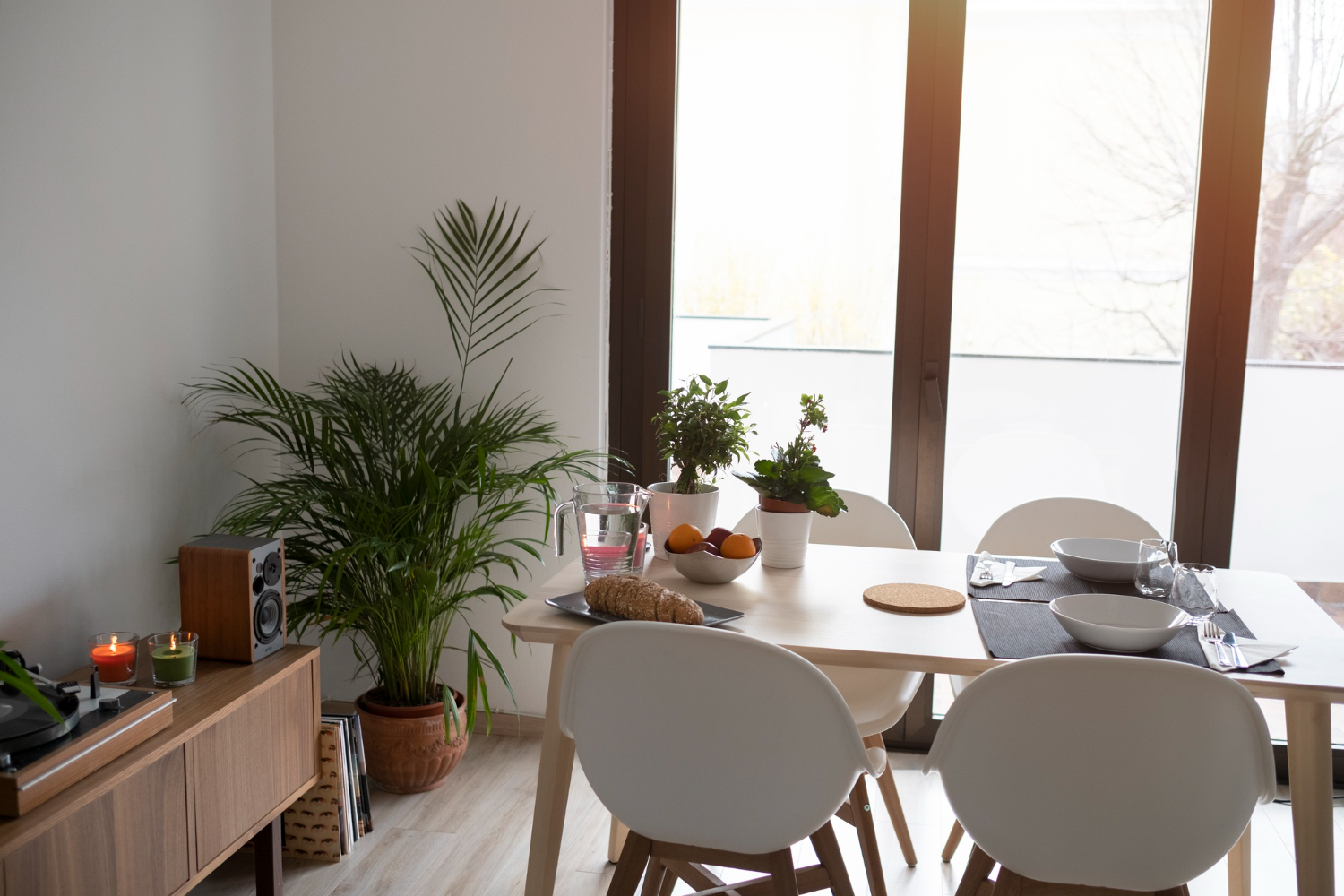 6 maneiras fáceis de criar uma área de jantar em um espaço pequeno