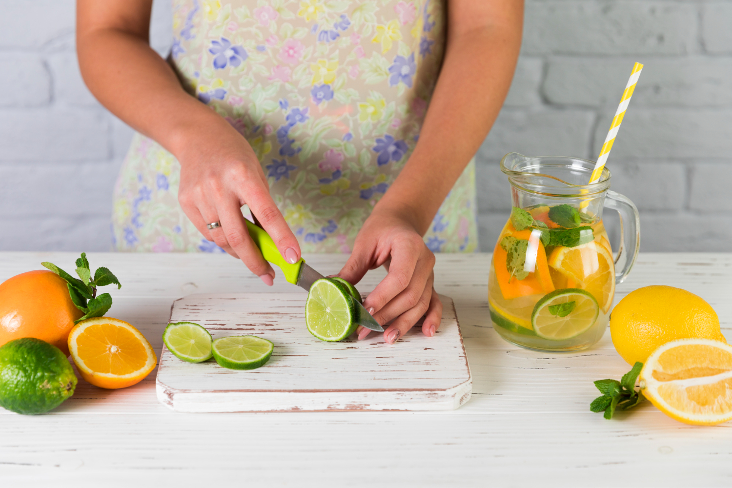 A dica simples para manter seu suco de limão fresco por meses 