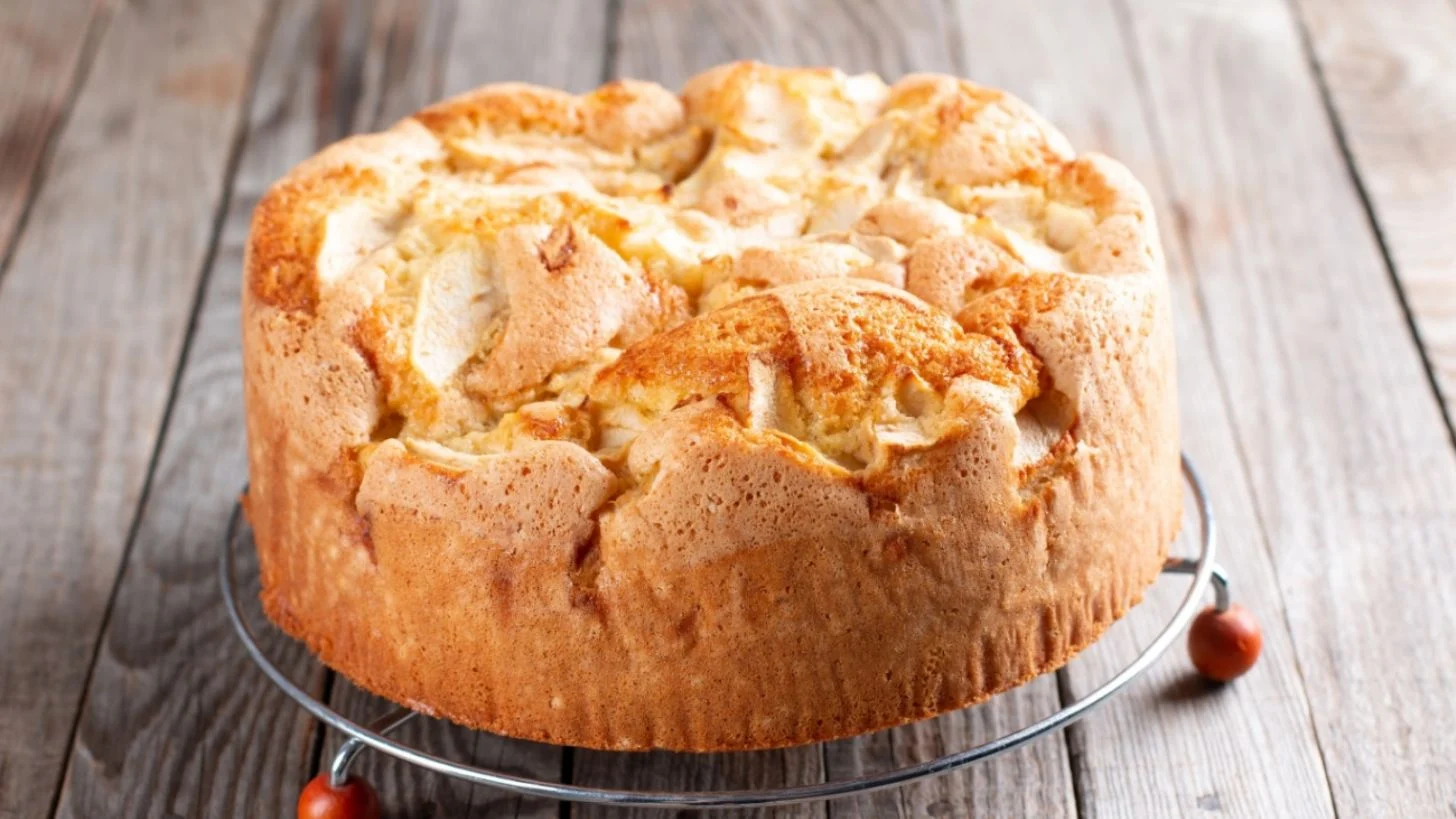 Receita de bolo de maçã e iogurte. Foto: Shutterstock