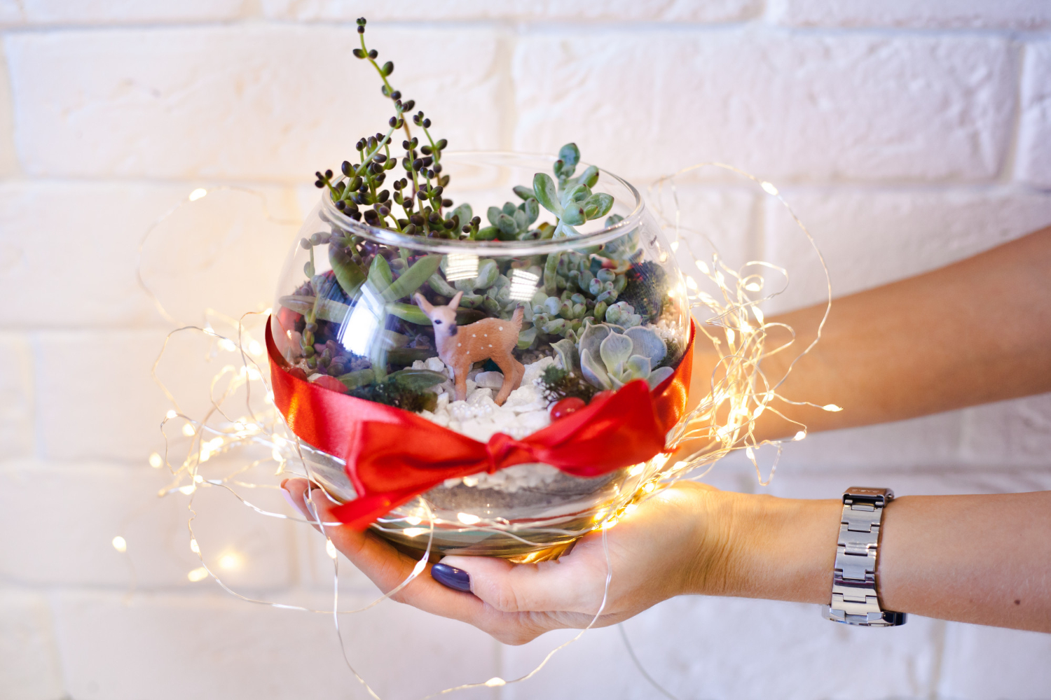 Como transformar uma jarra de vidro em um impressionante porta-velas de Natal