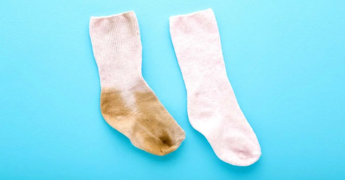 Como conseguir meias brancas sem lavar?