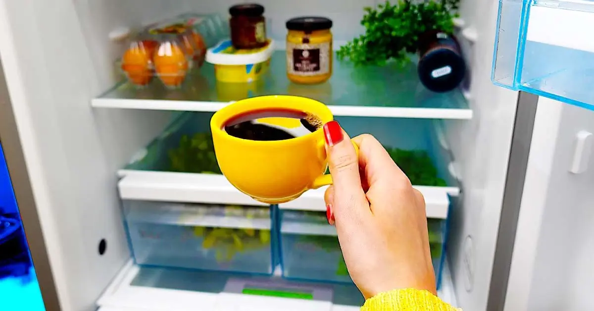 Por que você deveria colocar uma xícara de café na geladeira?