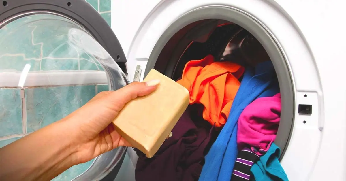 Por que você tem que começar a colocar sabão na máquina de lavar?
