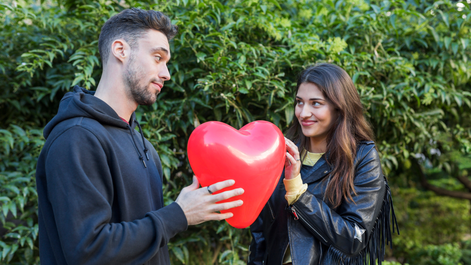 8 pequenas coisas que mostram que você está namorando alguém com um coração enorme