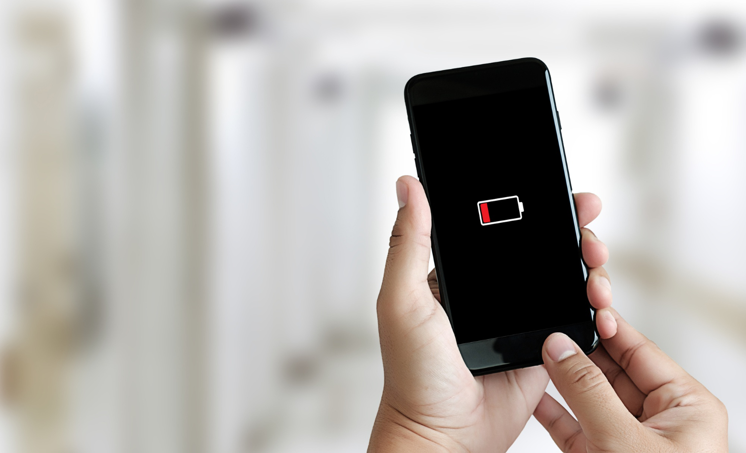 4 erros comuns que deixam a bateria do seu celular descarregar mais rápido