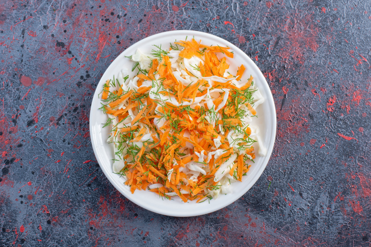 Saborosa salada de repolho e cenoura com toque agridoce