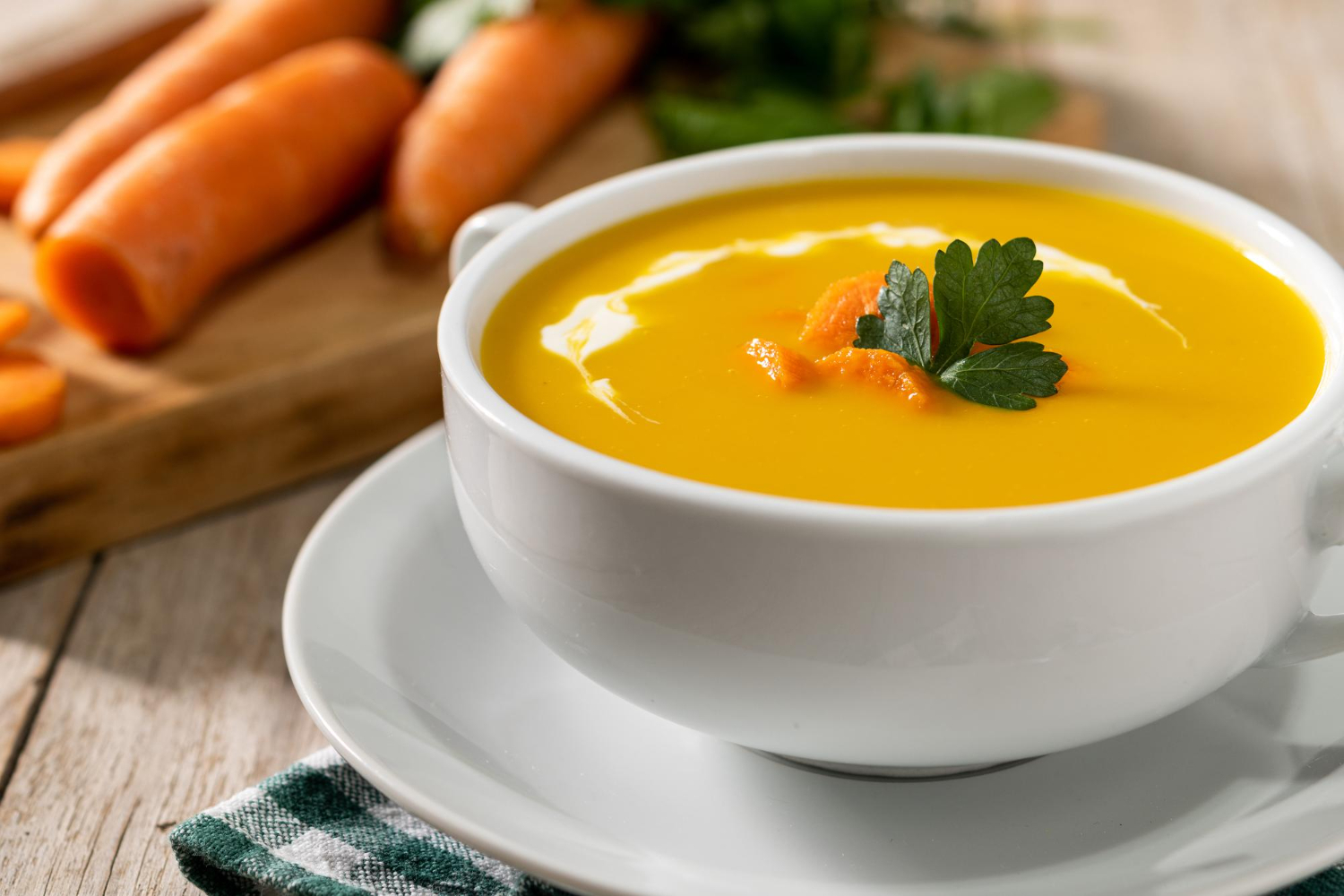 Como preparar uma sopa de cenoura caseira saudável