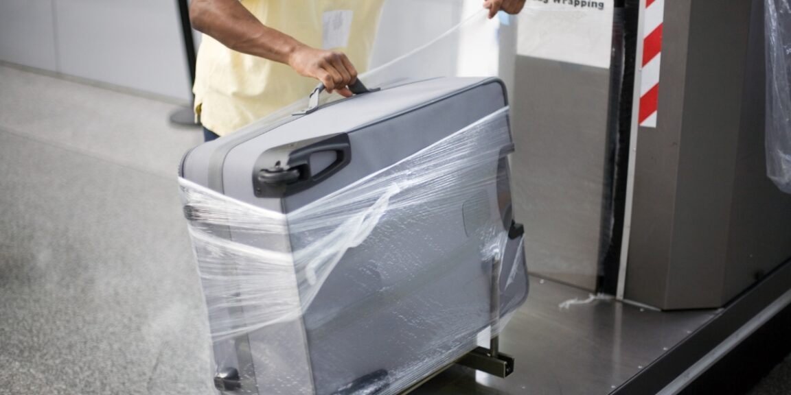 3 razões para embrulhar suas malas em filme plástico no aeroporto antes de voar