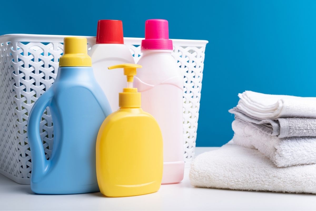3 receitas de detergentes caseiros para limpar sua casa naturalmente