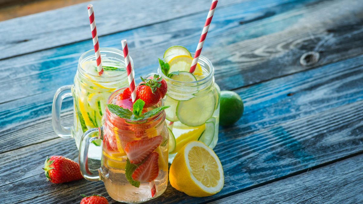 5 receitas deliciosas de água detox para um verão Saudável