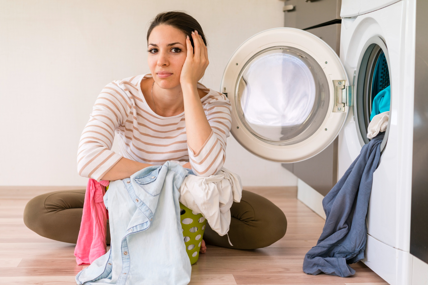 Como limpar o compartimento escondido mais surjo da sua máquina de lavar