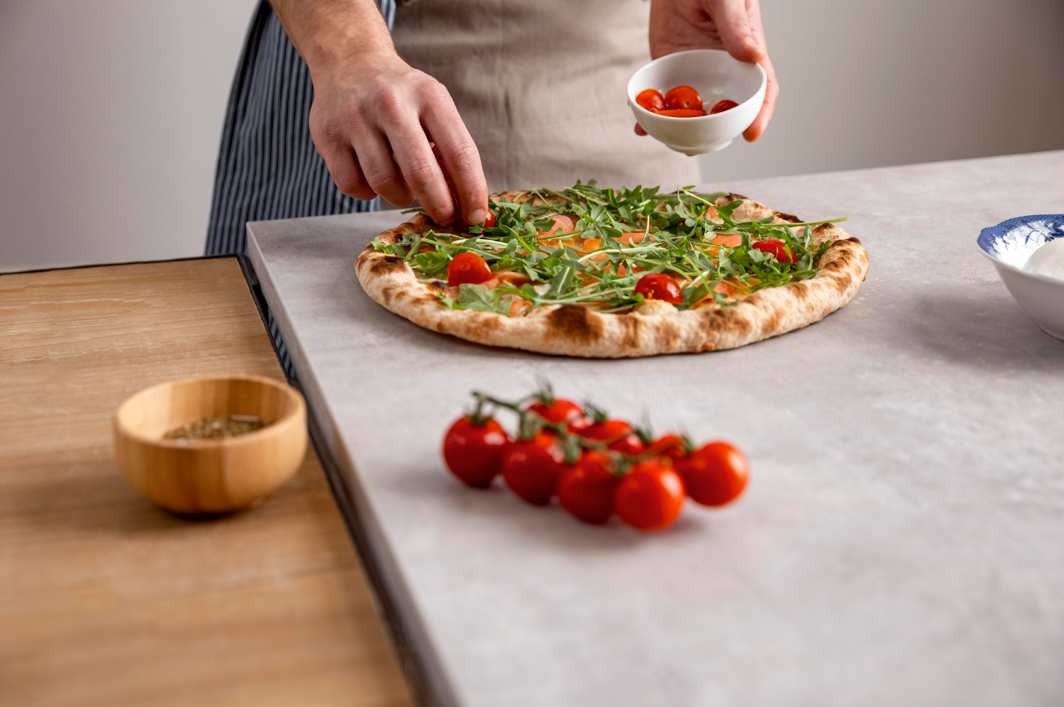 Pizza caseira: uma pitada desse ingrediente de armário é suficiente para fazer a massa crescer bem