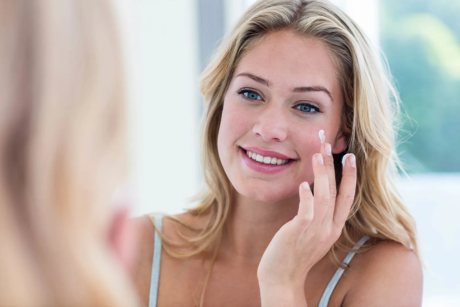 Como aplicar protetor solar antes da maquiagem 