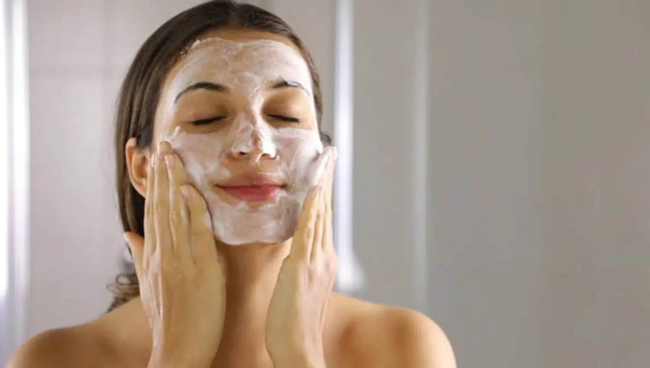 Esta máscara facial caseira pode ajudá-lo a se livrar de manchas no rosto