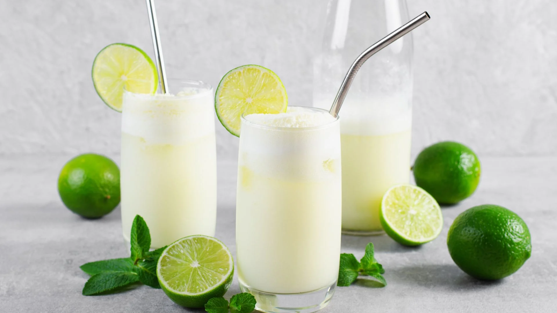 Receita fácil e refrescante de limonada caseira 