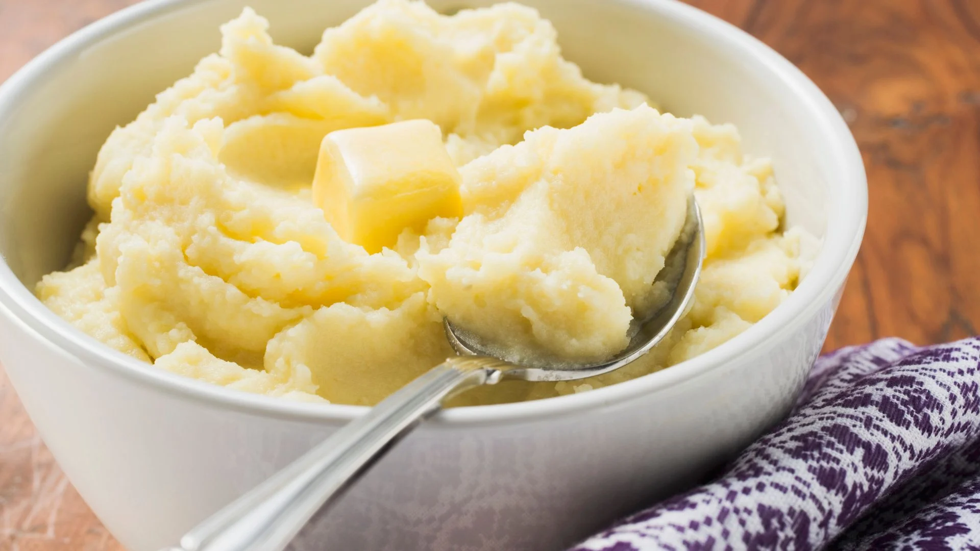 Aprenda a preparar um purê de batata rápido e cheio de sabor