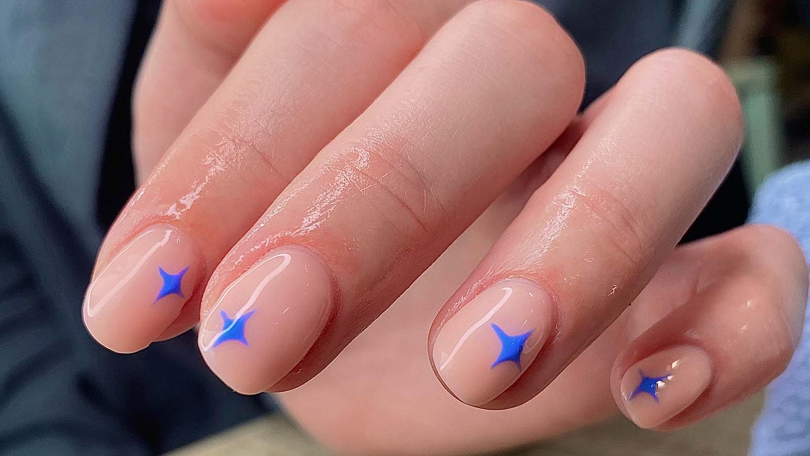 14 designs de unhas estelares para elevar sua manicure a um novo nível
