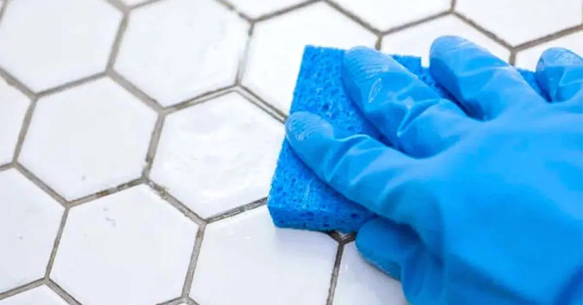 Cansado de esfregar? Experimente este método infalível para juntas de azulejos impecáveis