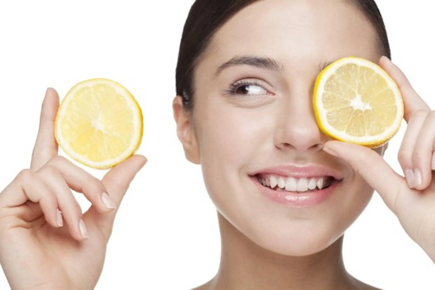 Como tirar manchas escuras da pele com limão?