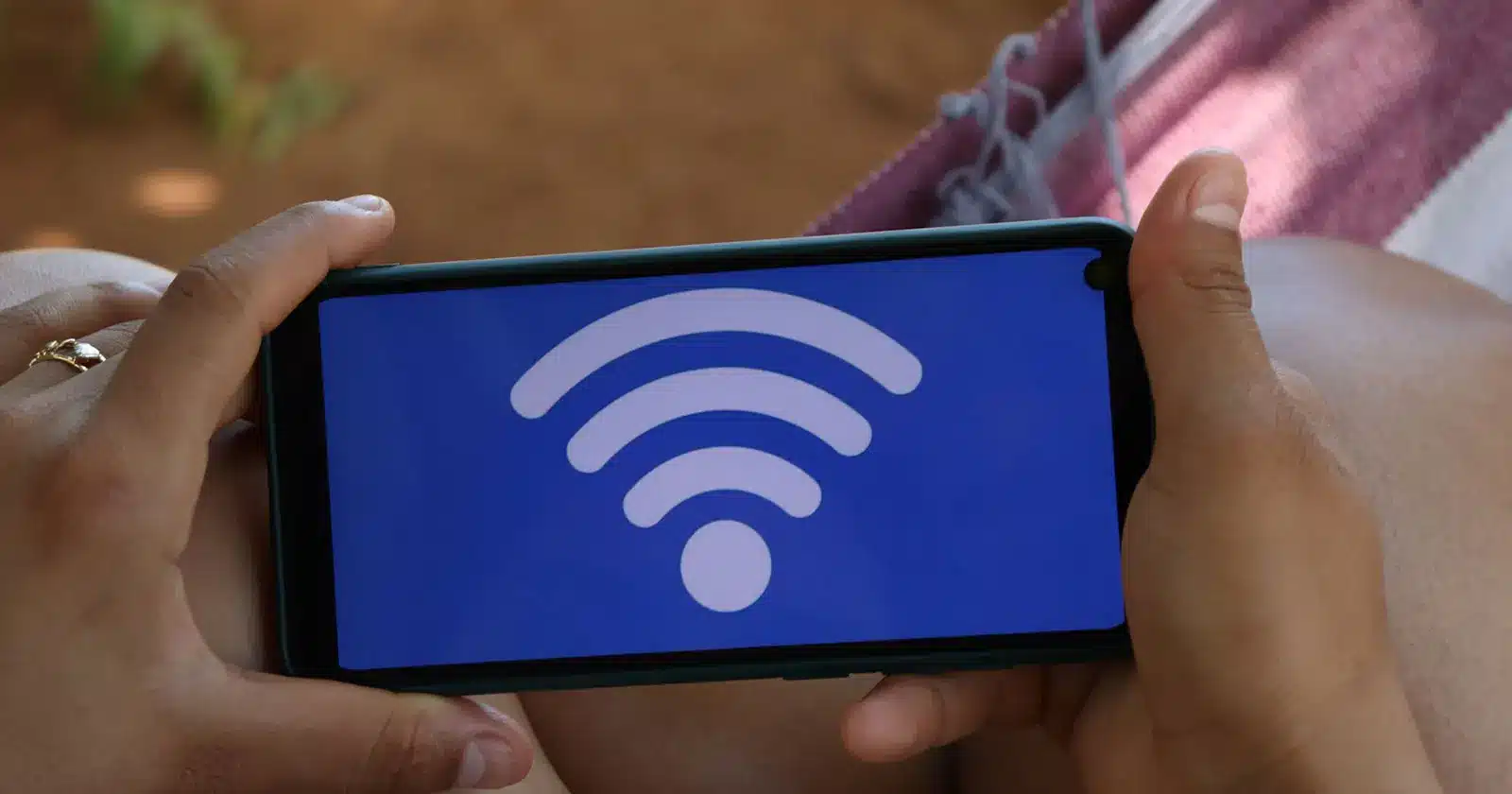 Seu Wi-Fi tá fraco? Calma! Esse truque vai deixar seu celular com internet potente em minutos