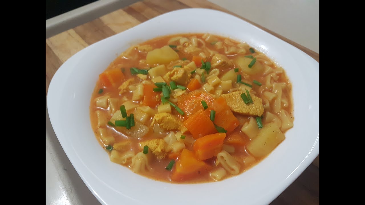 Sopa de frango com legumes e macarrão: nutritiva, deliciosa e simples