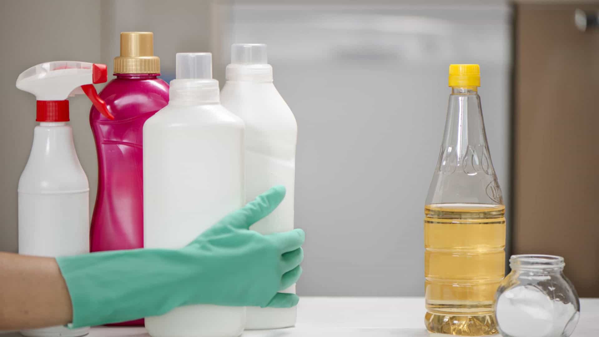 Limpeza natural com ingredientes simples: faça seu próprio desinfetante