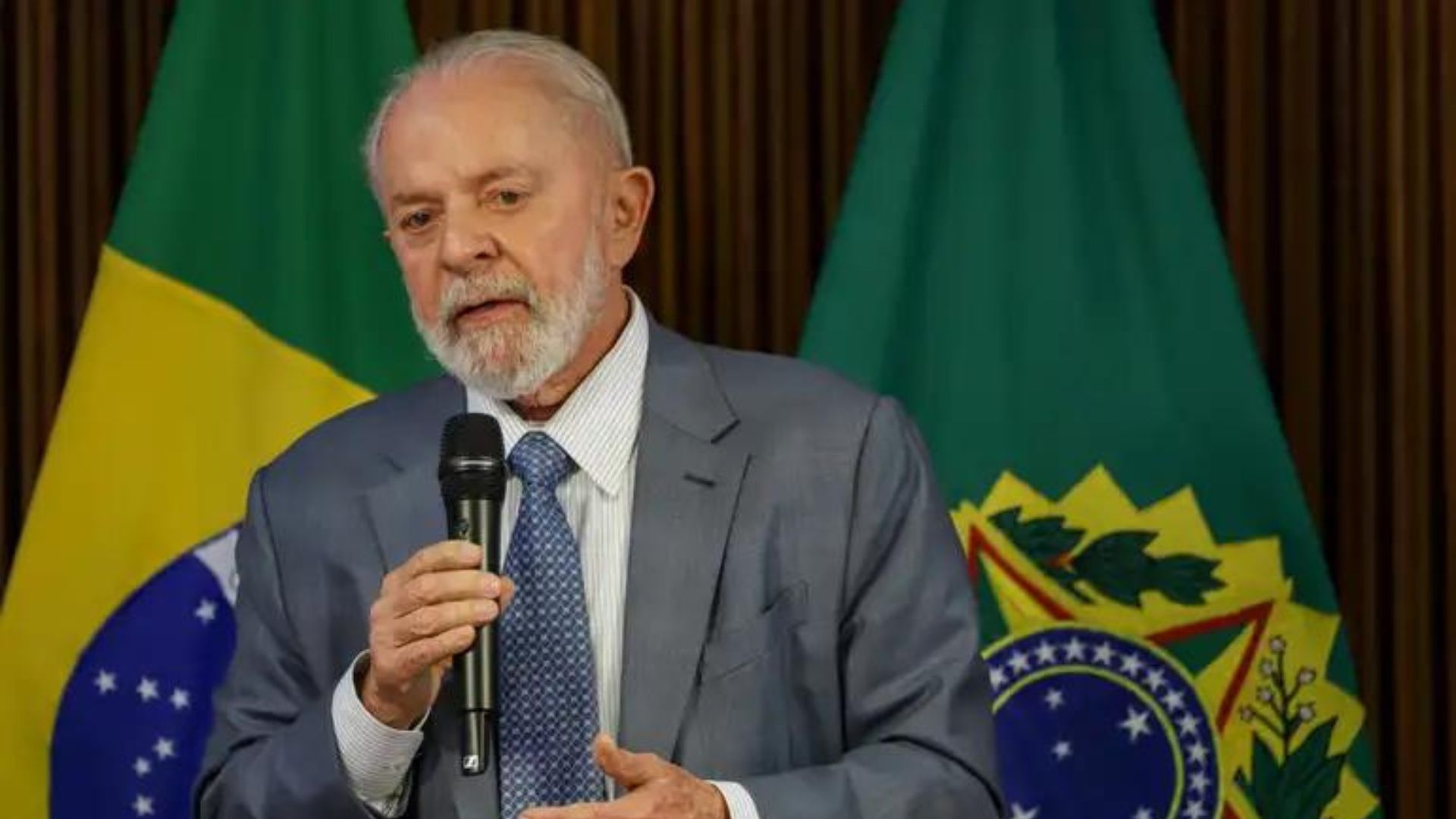 Lula anuncia novo programa de auxílio de R$ 5 mil por família