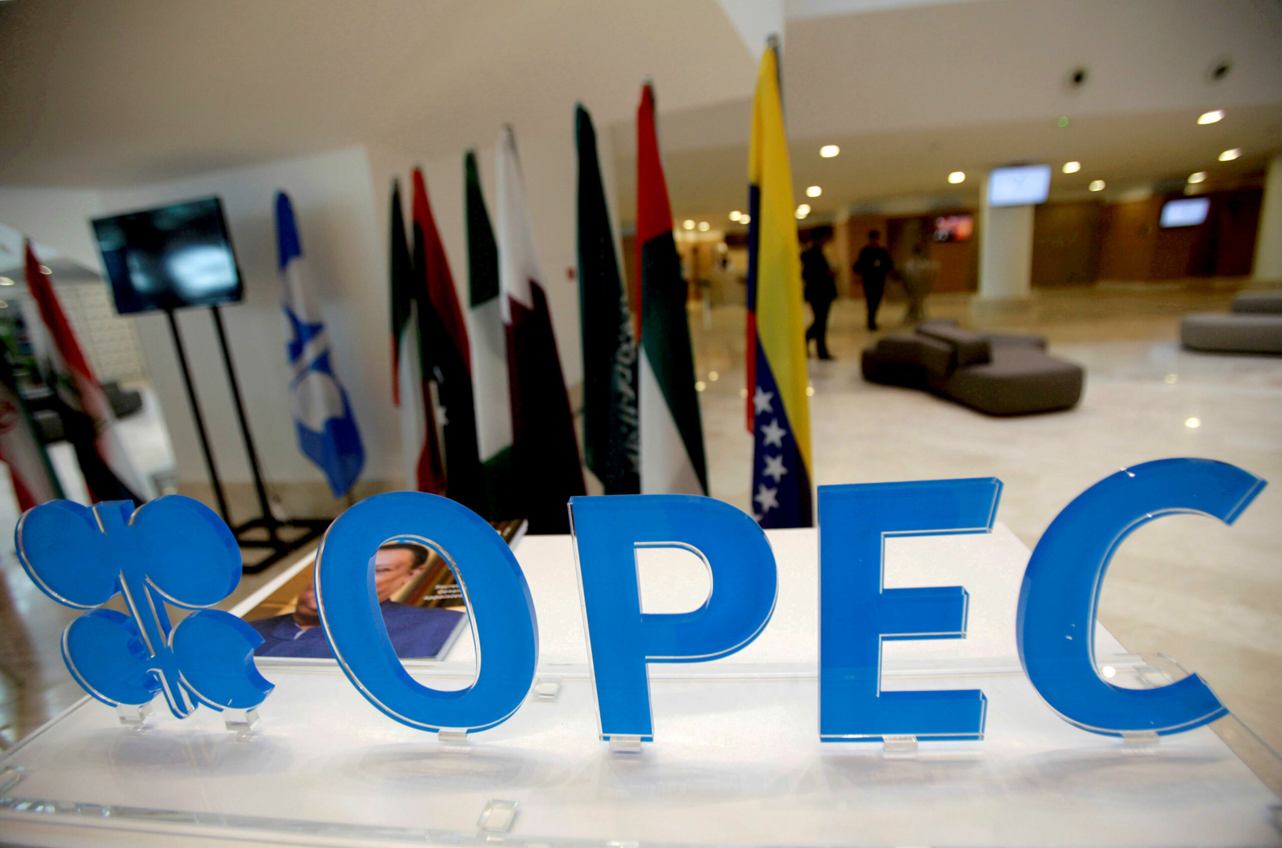 OPEP+ prepara estratégias para próxima reunião com expectativas e possíveis decisões