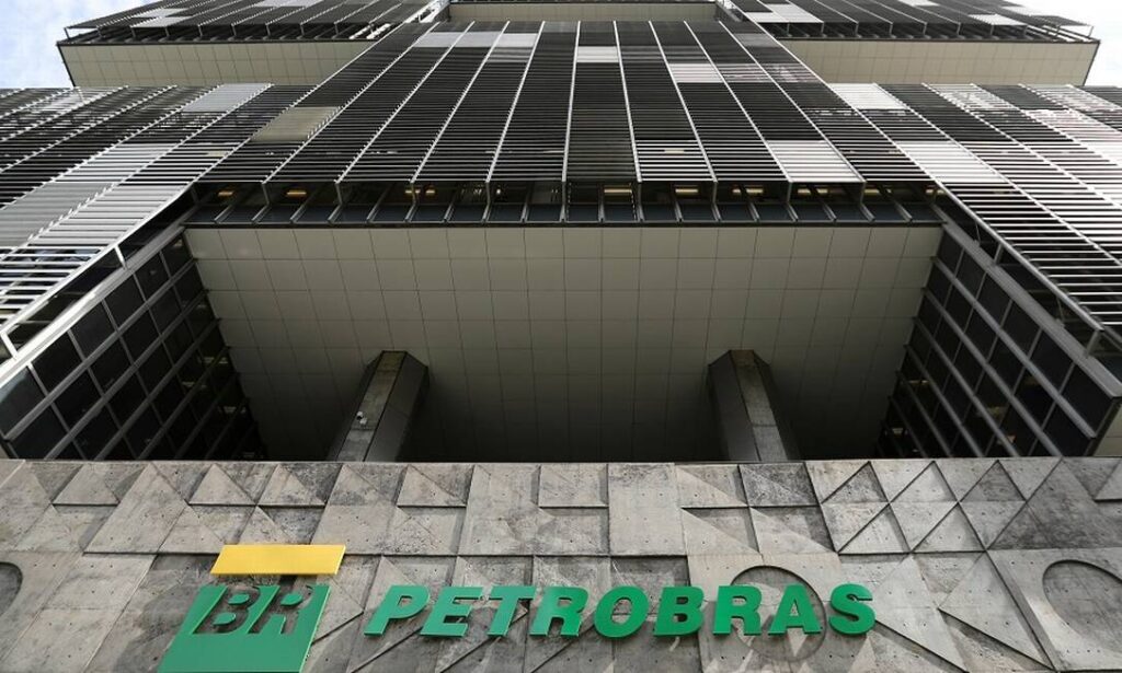 Ações da Petrobras sofrem com queda no preço do petróleo