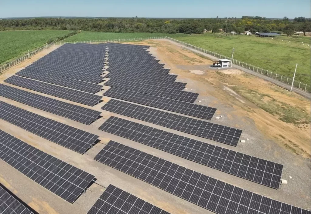 Tribunal de justiça de Mato Grosso do Sul inaugura parque solar para abastecer prédios públicos