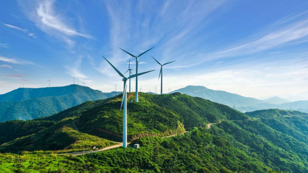 China impulsiona crescimento da energia verde: 60% dos novos projetos globais até 2030 virão do país