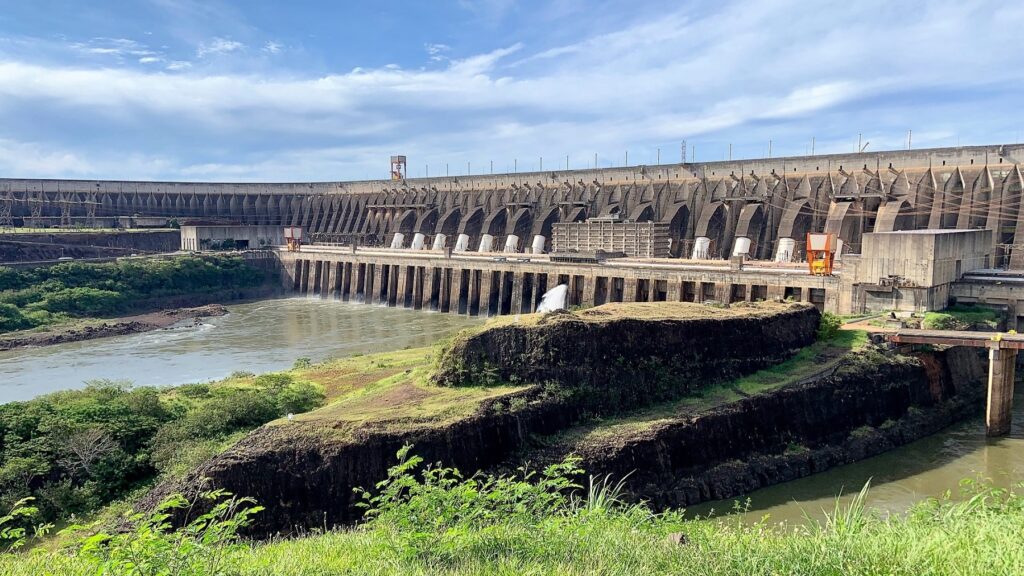 Itaipu prorroga prazo para licitação de usina solar flutuante em Hernandarias