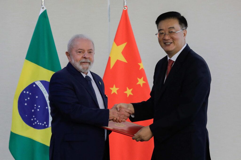 MST firma parceria com a China para implementar energia solar em cooperativas rurais no Brasil