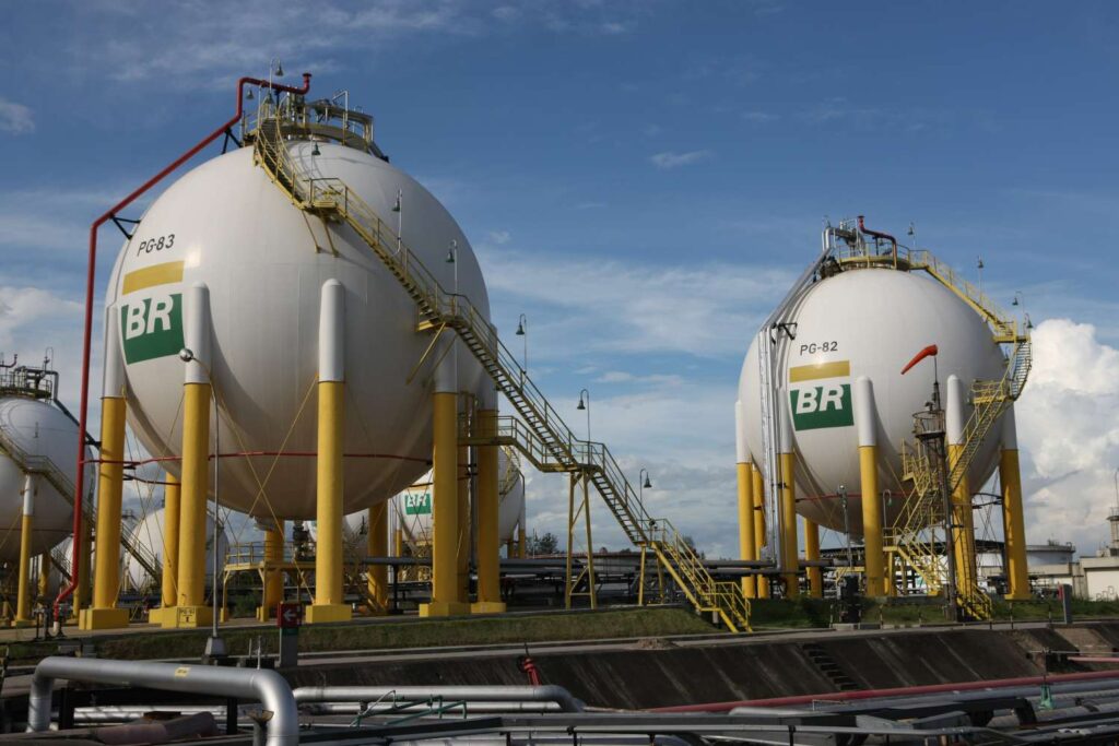 Petrobras expande capacidade de gás com inauguração do gasoduto Rota 3 em contexto de restrições governamentais