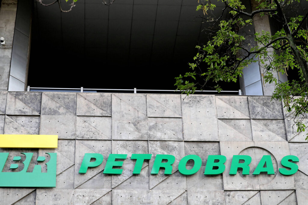 Produção de petróleo da petrobras cai 8,2% no terceiro trimestre