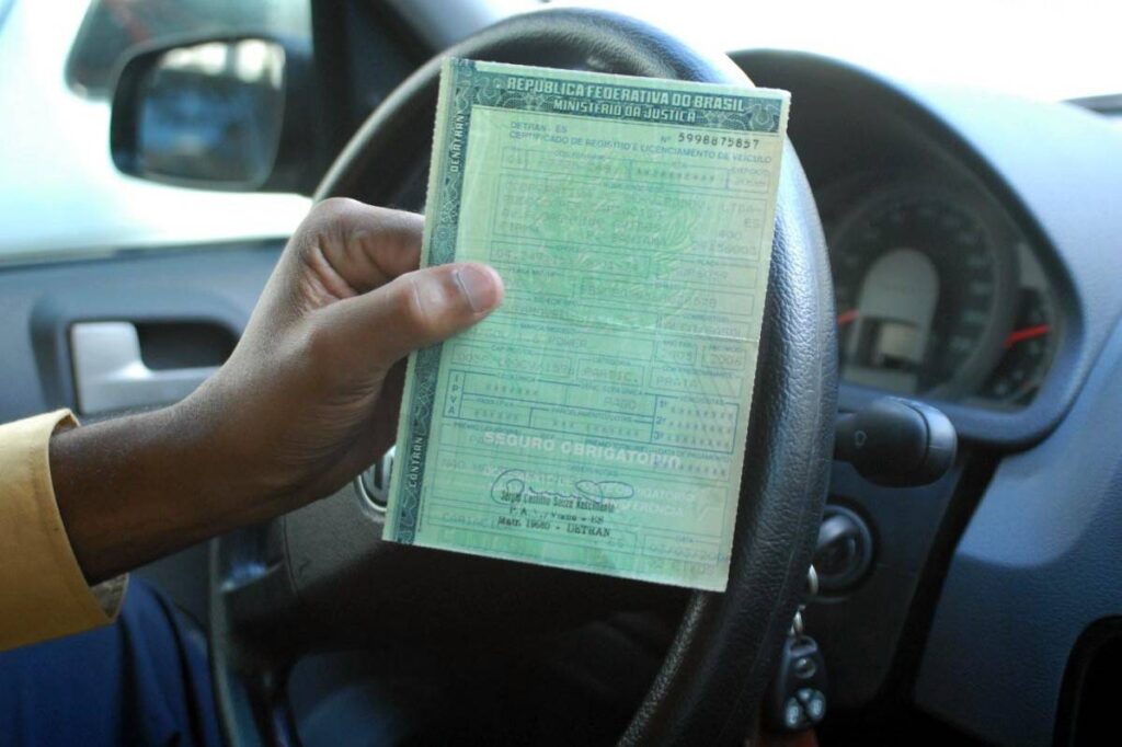 Carro com IPVA atrasado não pode ser apreendido, diz código de trânsito brasileiro