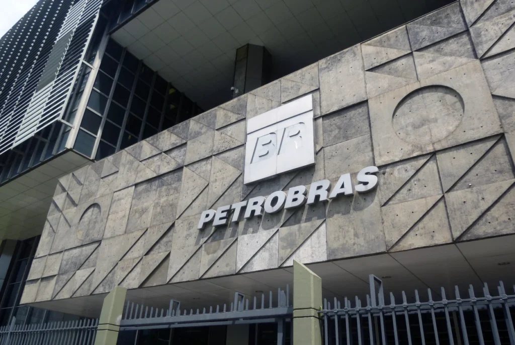 Petrobras ajusta orçamento de 2025 e reduz investimentos em meio a novas descobertas de gás