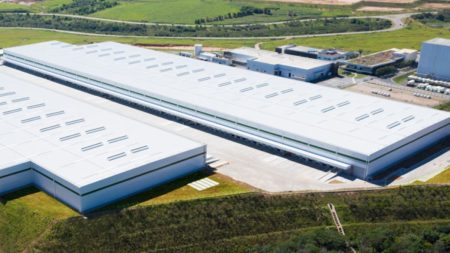 Investidor atinge 40 cotas do BTLG11 e mira dividendos extras após operação bilionária do fundo Investidor atinge 40 cotas do BTLG11 e mira dividendos extras após operação bilionária do fundo