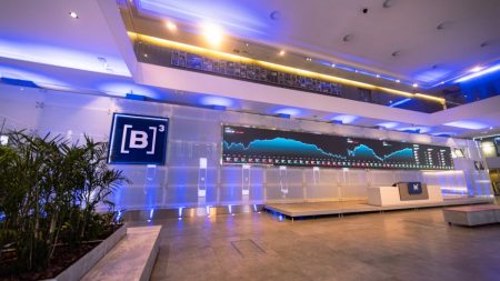 Mega anúncio de dividendos agita a Bolsa: 11 ações confirmam pagamentos com data-com em dezembro Mega anúncio de dividendos agita a Bolsa: 11 ações confirmam pagamentos com data-com em dezembro